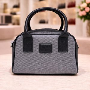 من افخم الماركات العالمية حقيبة MIUMIU