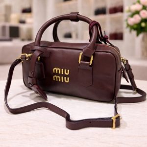 من أفخم الماركات العالمية   حقيبة MIUMIU