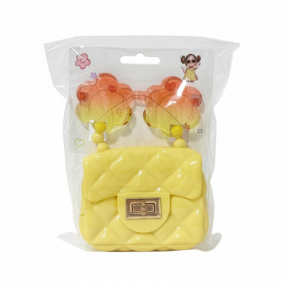 شنتة اطفال مع نظارة