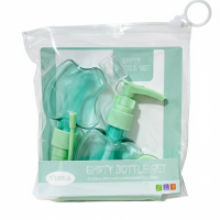 علب بلاستيكية فارغة