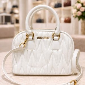 من أفخم الماركات العالمية حقيبة MIUMIU