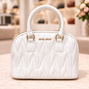 من أفخم الماركات العالمية حقيبة MIUMIU