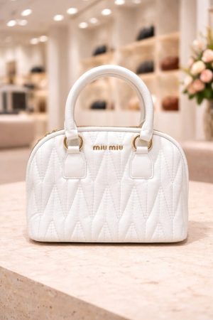 من أفخم الماركات العالمية حقيبة MIUMIU