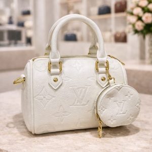 من أفخم الماركات العالمية حقيبة  LOUIS VUITTON