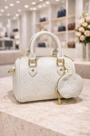 من أفخم الماركات العالمية حقيبة  LOUIS VUITTON