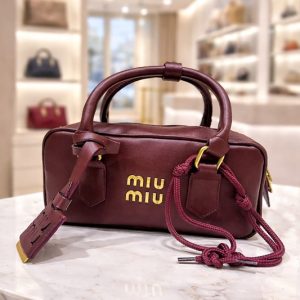 من أفخم الماركات العالمية   حقيبة MIUMIU