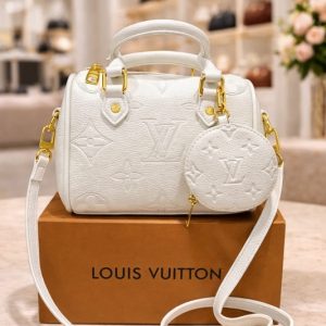 من أفخم الماركات العالمية حقيبة  LOUIS VUITTON
