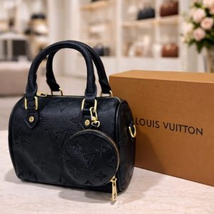 من أفخم الماركات العالمية حقيبة LOUIS VUITTON